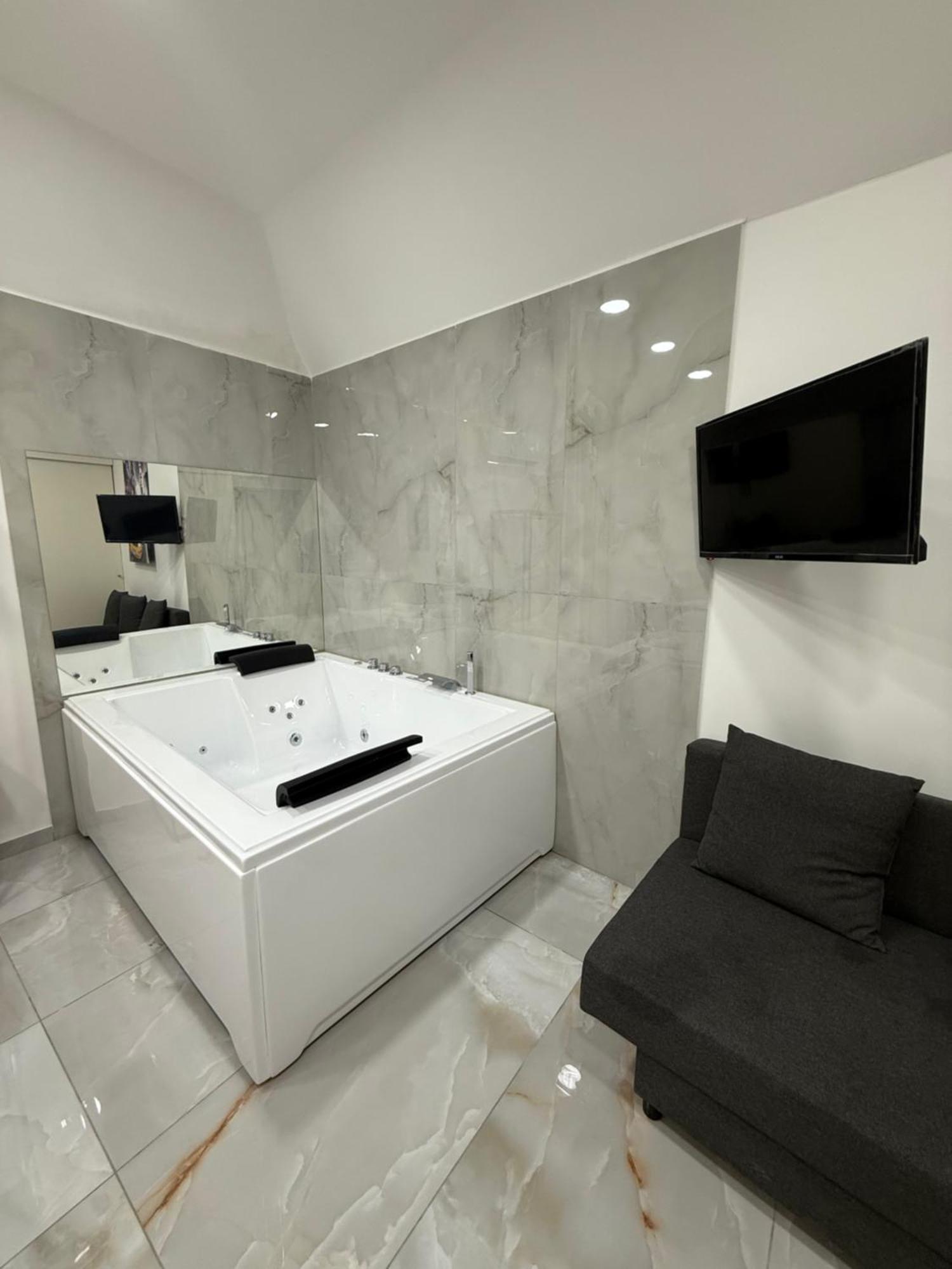 Caracciolo Suites 36 نابولي المظهر الخارجي الصورة
