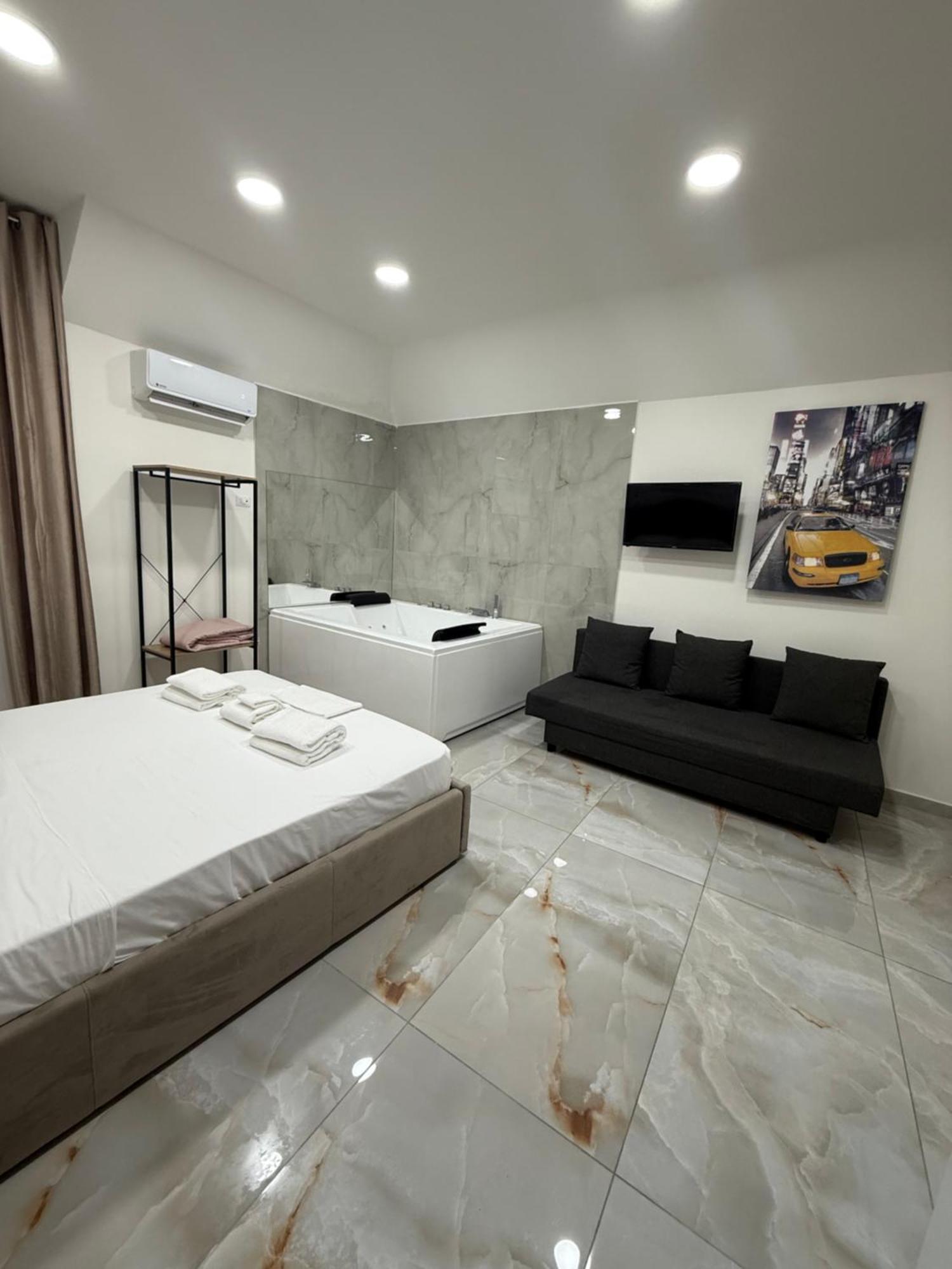 Caracciolo Suites 36 نابولي المظهر الخارجي الصورة